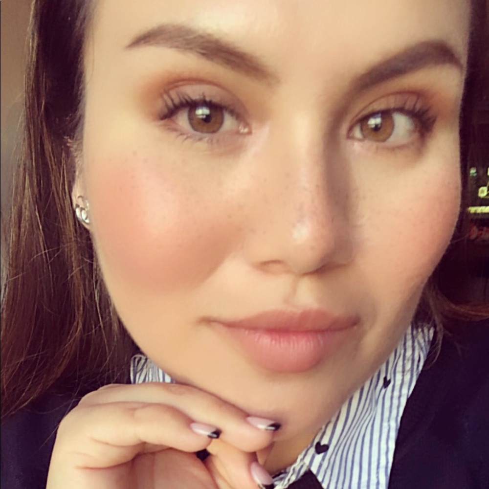 Meet your Posher, Devany